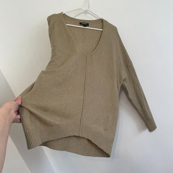 EXPRESS Solid Taupe Tan ? Deep V-Neck Long Sleeve Dolman Sleeve Slouchy Sweater - Picture 8 of 14